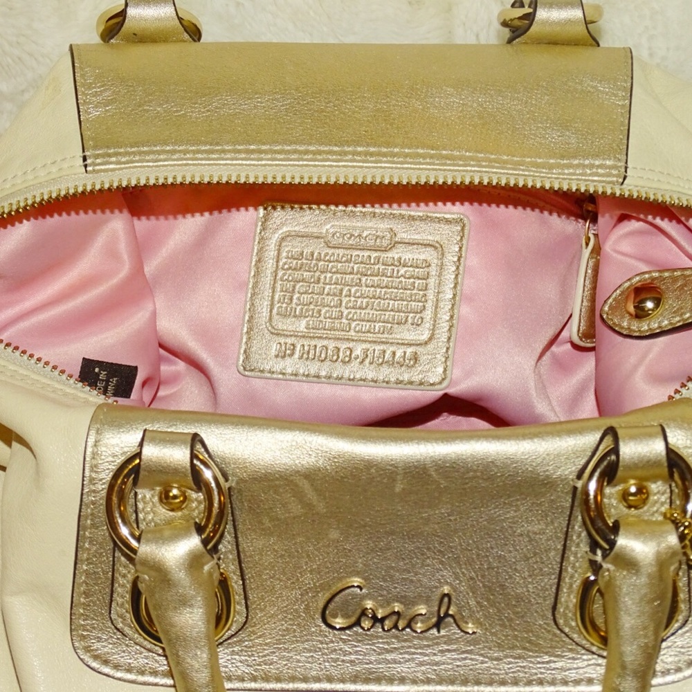 ⭐️Authentic Coach Purse⭐️ - Picture 8 of 8